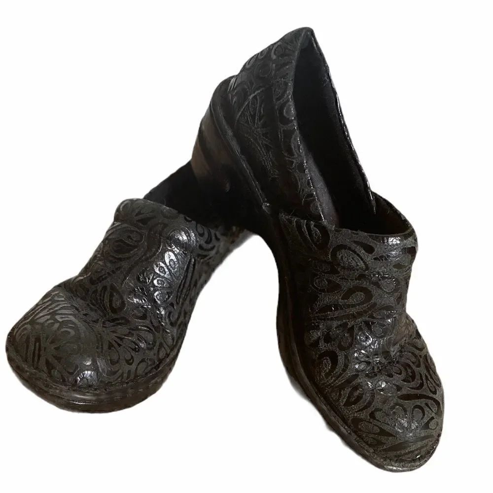 BOC Embossed Peggy Black Comfort Clogs 6